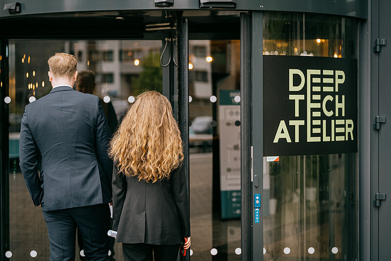 DeepTech Atelier 2025 izskan LU CFI veiksmes stāsti un ekspertu viedokļi 