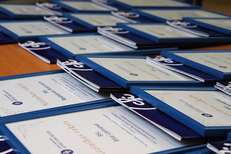 LU CFI sveic zinātnisko un akadēmisko grādu ieguvējus