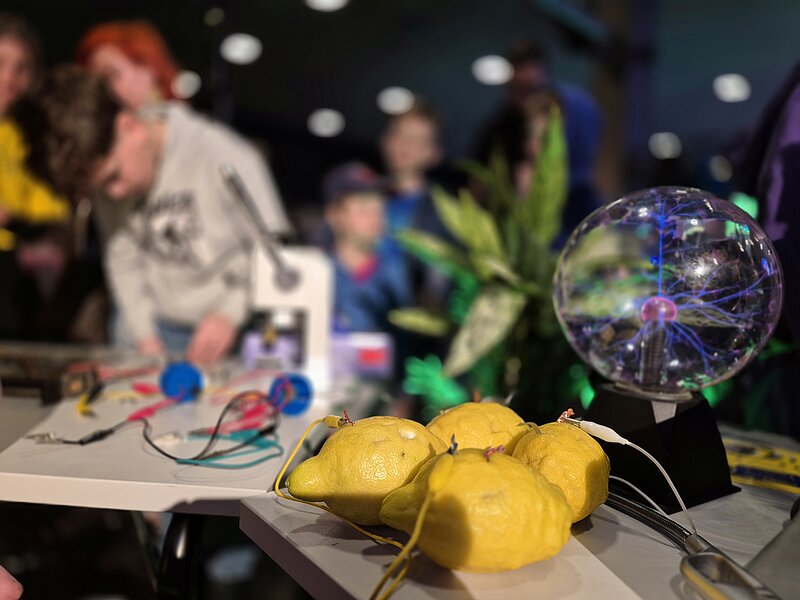 Elektrum Fizikas festivālā 2026 ar savu pētniecību iepazīstina LU CFI zinātnieki