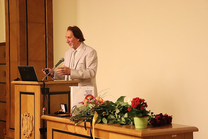 LZA Lielās medaļas ieguvējs Juris Purāns par ceļu cietvielās no mikrometriem līdz femtometriem