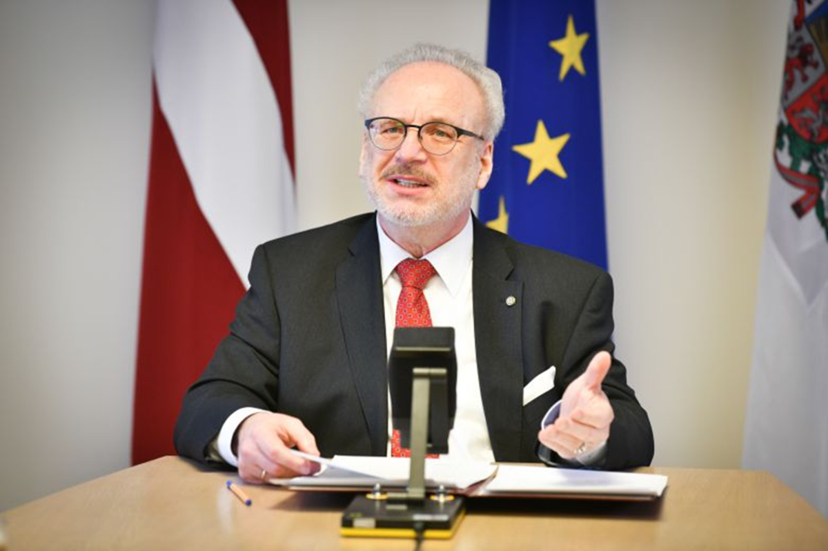 Foto: https://www.president.lv/lv/jaunumi/zinas/valsts-prezidenta-egila-levita-runa-atklajot-tiessaistes-diskusiju-covid-19-zales-ekonomikas-arstesanai-un-hroniskas-slimibas-riski-26618#gsc.tab=0