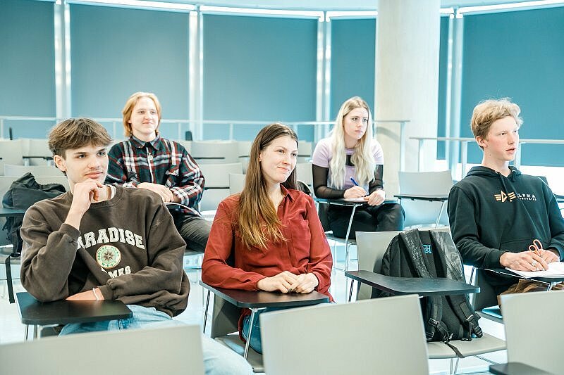 LU notiek skolēnu zinātniskās pētniecības darbu Rīgas un Rīgas reģiona konference